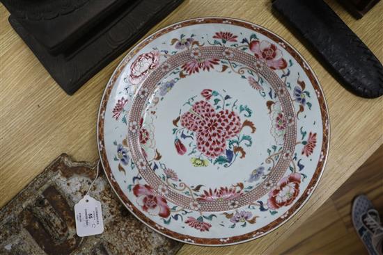 A Chinese export famille rose dish, Qianlong period diameter 31.5cm